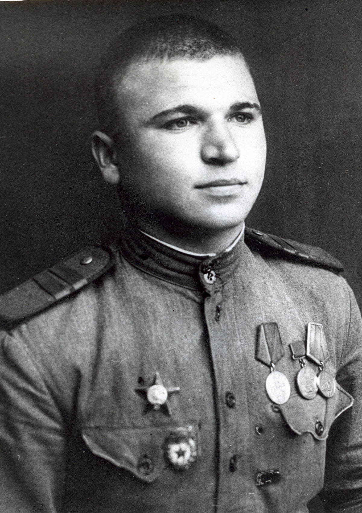 Младший сержант Виктор Васильевич Завалин.