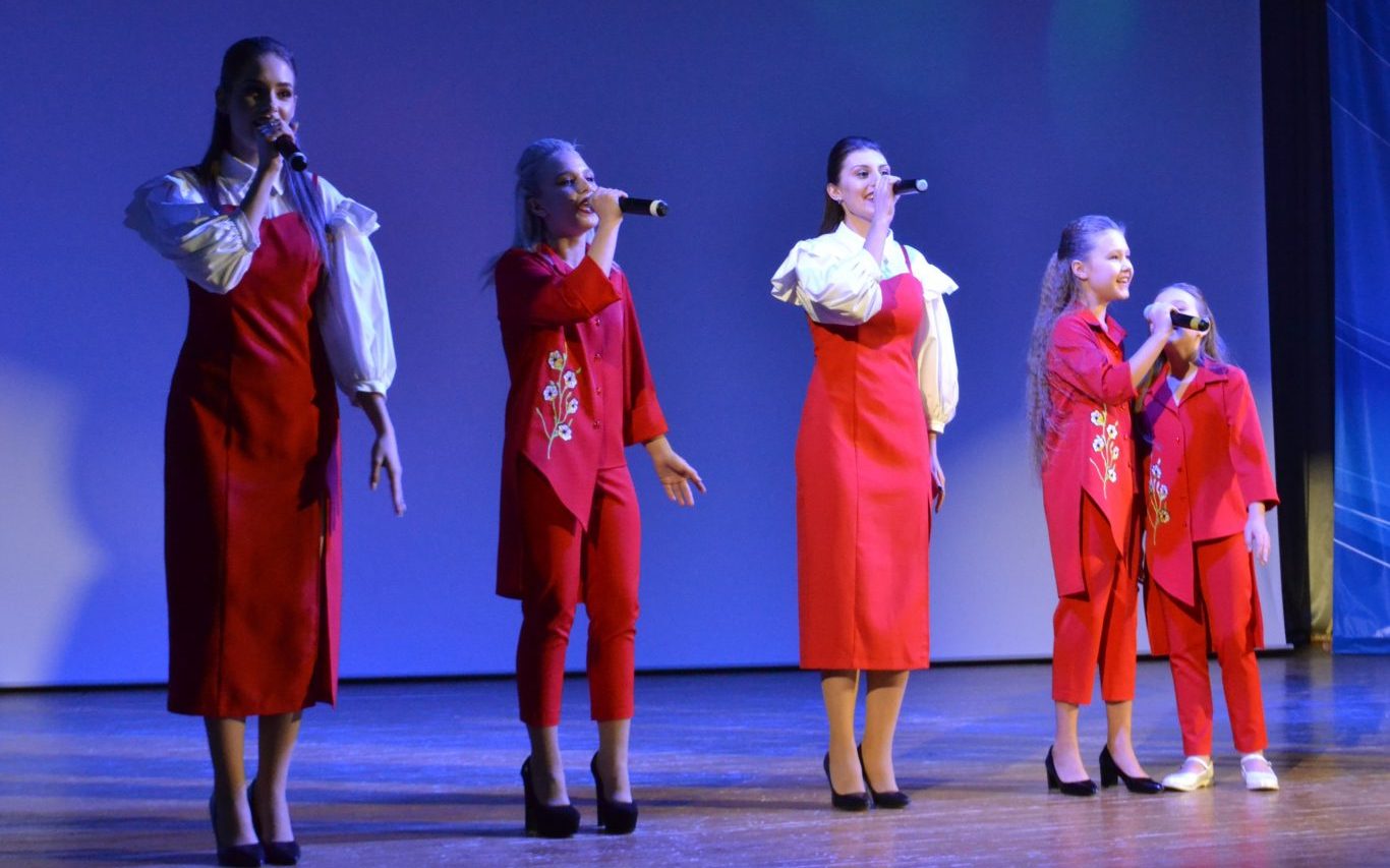 Проект Алтайского педуниверситета «Мобильный дом культуры» завершился финальным концертом