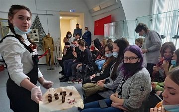 Для студентов барнаульских ссузов провели экскурсию, посвящённую снятию блокады Ленинграда