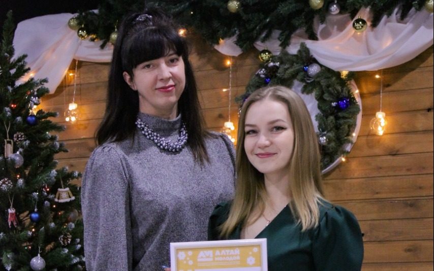В Алтайском крае благодарственными письмами наградили молодёжь, достигшую успехов в 2021 году