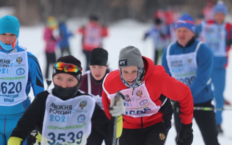 Молодёжь Алтайского края может поучаствовать в лыжных эстафетах и гонке «Лыжня России»