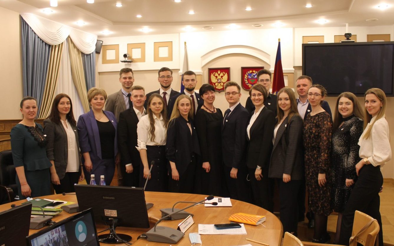 В Алтайском крае прошло первое официальное заседание нового состава Молодёжного правительства