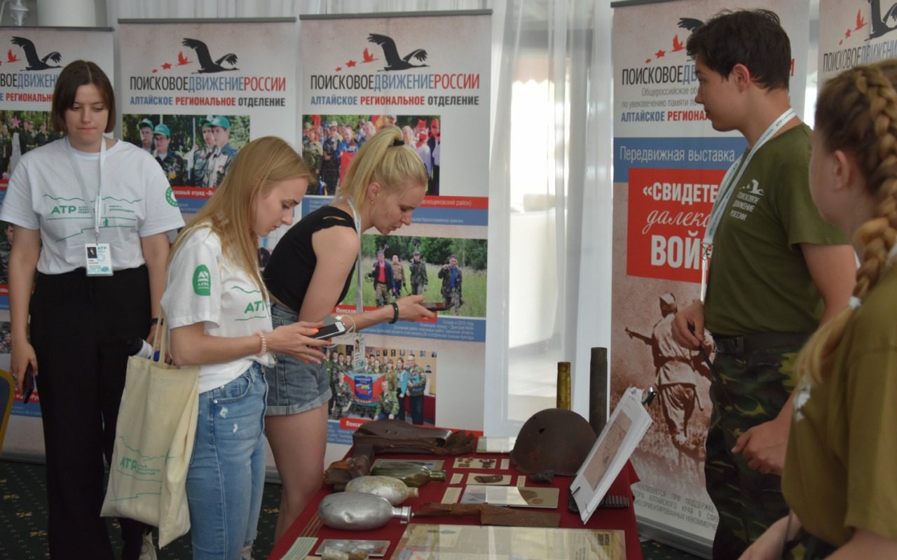Передвижная выставка «Свидетельства далёкой той войны» открылась на молодёжном образовательном форуме «Алтай. Территория развития»