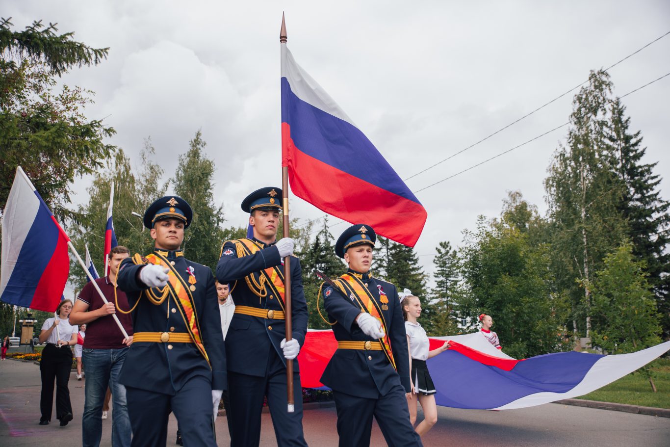 Как в Барнауле отметили День Государственного флага Российской Федерации