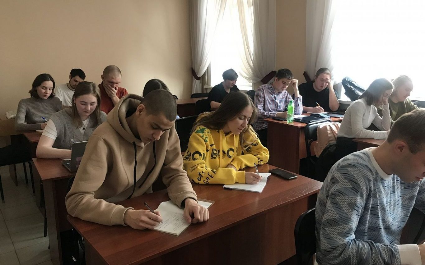 Жителей Алтайского края приглашают принять участие в Первом научном диктанте