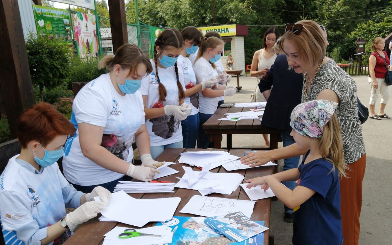 В краевой столице в честь 75-летия Победы провели акцию «Голубь мира»